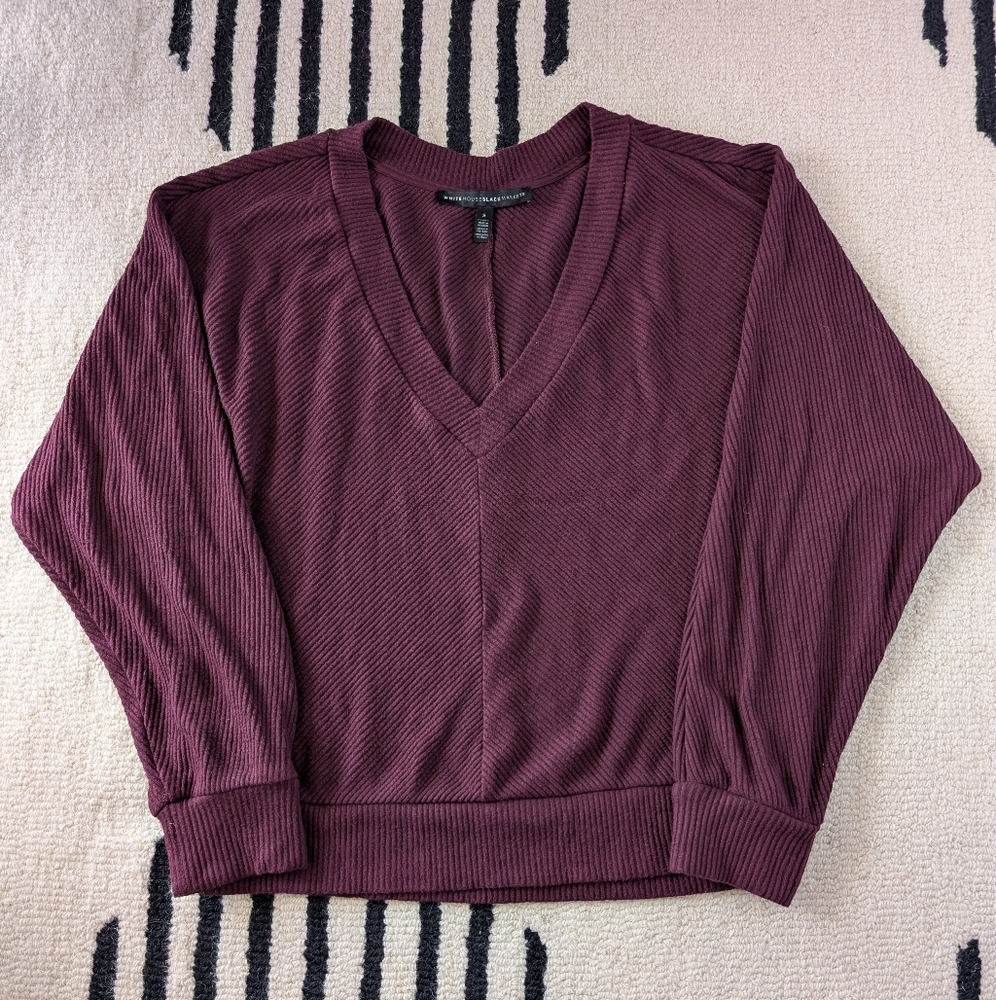 ☘️EUC White House Black Market Top Burgundy Ribbed Knit V Neck Sweater Small